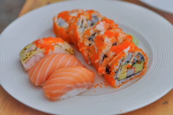 Kalifornia Maki Japán Tekercs Vagy Rizs Tekercs Sushi Étel — Stock Fotó