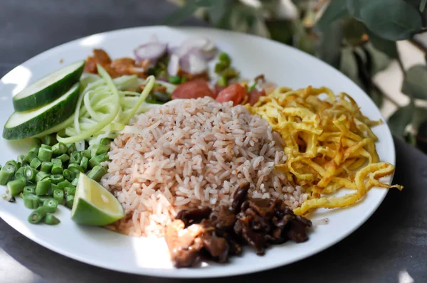 Nasi Goreng Dengan Pasta Udang Atau Nasi Udang Makanan Thailand — Stok Foto
