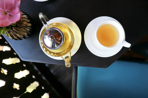Sıcak Çay Çaydanlık Fincanlar Masanın Üstünde — Stok fotoğraf