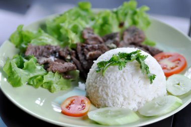 Izgara biftek, biftek ve pilav.