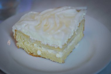 Hindistan cevizli kek, kek ya da tereyağlı kek.