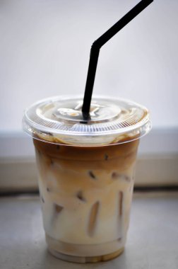 Kahve, buzlu kahve, buzlu latte.