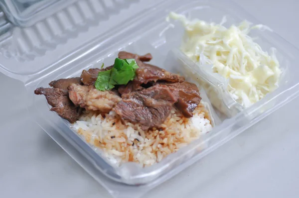 Daging Babi Panggang Atau Babi Panggang Dengan Nasi Dalam Kotak — Stok Foto