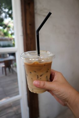 Kahve, buzlu kahve, buzlu latte.