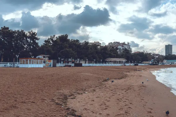 Pantai Musim Dingin Dan Langit Mendung — Stok Foto