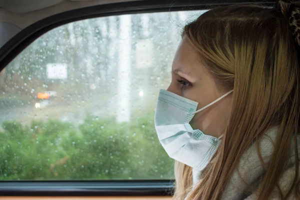 Ένα Άτομο Μολυσμένο Έναν Κορωνοϊό Πηγαίνει Στο Νοσοκομείο Αντιιική Μάσκα — Φωτογραφία Αρχείου