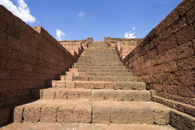 Petra 'daki antik tapınağın kalıntıları.