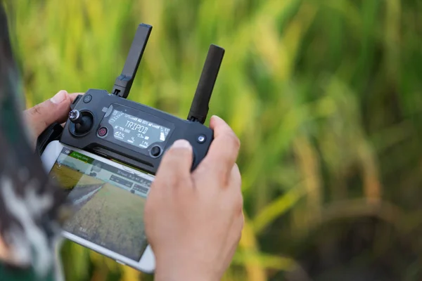 Experts are controlling Drone for aerial photography. — Stock Photo, Image