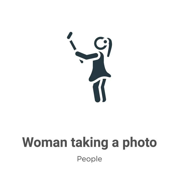 白い背景に写真ベクトルのアイコンを取る女性 モバイルのコンセプトとWebアプリのデザインのための現代人のコレクションから写真のアイコンの記号を取るフラットベクトル女性 — ストックベクタ