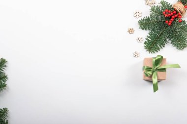 Doğal ve sıfır atık noel kompozisyonu.
