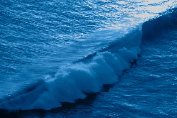 Seascape dans la couleur bleu classique tendance de l'année . — Photo