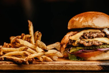 Hamburger ahşap tablo.