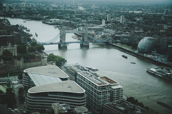 Vista aérea de Londres: da ponte da torre ao di financeiro — Fotografia de Stock