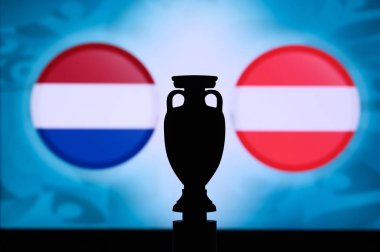 Hollanda Avusturya 'ya karşı, Euro National bayrakları ve futbol kupası silueti. Futbol maçı için arka plan, C Grubu, Amsterdam, 18. Haziran 2020