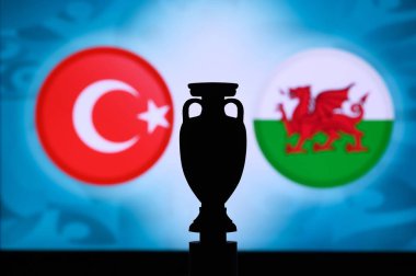 Türkiye Galler 'e karşı, Avrupa ulusal bayrakları ve futbol kupası silueti. Futbol maçı için arka plan, A Grubu, Bakü, 17. Haziran 2020