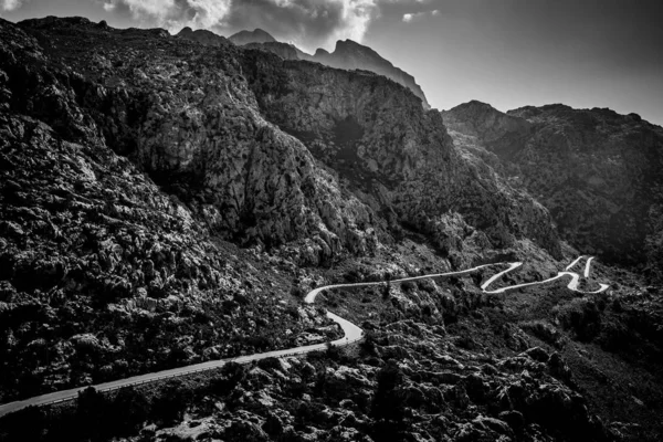 Sa Calobra, Maiorca. Strada in montagna, luogo preferito per i ciclisti — Foto Stock