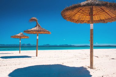 İspanya, Mallorca 'da yaz tatili. Playa de Muro, Mayorka, İspanya