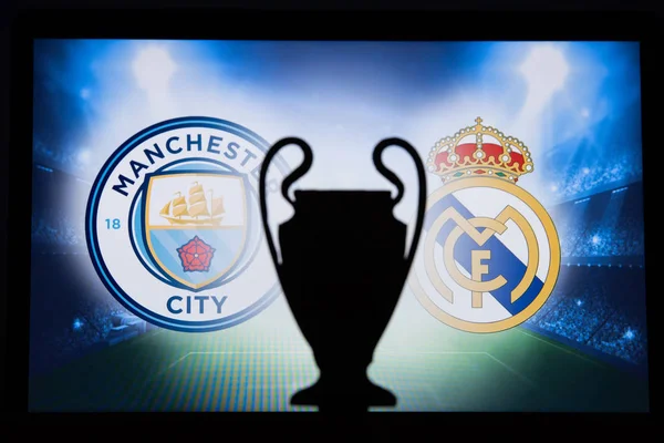 MANCHESTER, ENGLAND, DEZEMBRO. 16 anos. 2019: Manchester City (ENG) vs Real Madrid (ESP). Liga dos Campeões da UEFA 2020, Rodada de 16 UCL futebol, Fase de nocaute, playoff, silhueta de troféus UCL . — Fotografia de Stock