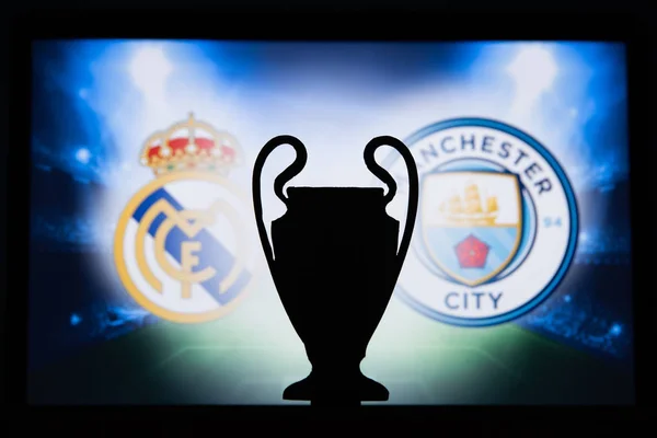 MADRID, Espanha, Dezembro. 16 anos. 2019: Real Madrid (ESP) vs Manchester City (ENG). Liga dos Campeões da UEFA 2020, Rodada de 16 UCL futebol, Fase de nocaute, playoff, silhueta de troféus UCL . — Fotografia de Stock