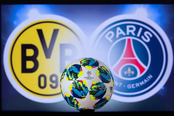 DORTMUND, ALEMANHA, DEZEMBRO. 16 anos. 2019: Borussia Dortmund (GER) vs Paris Saint-Germain (FRA). Liga dos Campeões da UEFA 2020, Round of 16 UCL football, Knockout stage, playoff, Adidas soccer ball 2020 . — Fotografia de Stock