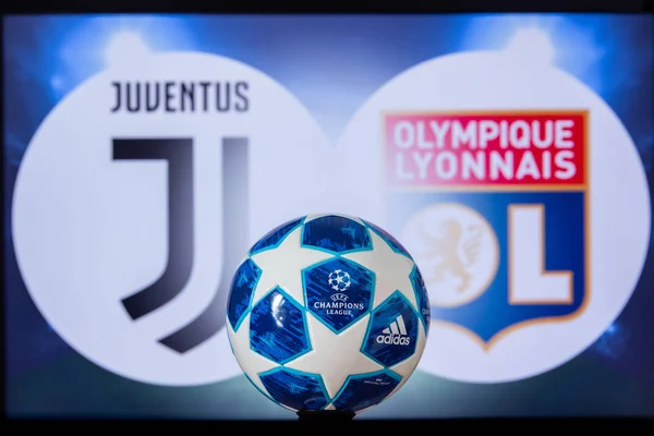 TURIN, ITÁLIA, DEZEMBRO. 16 anos. 2019: Juventus (ITA) vs Olympique Lyon (FRA). UEFA Champions League 2020, Round of 16 UCL football, Knockout stage, playoff, Official Adidas soccer ball 2020 . — Fotografia de Stock