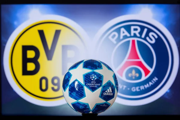 DORTMUND, ALEMANHA, DEZEMBRO. 16 anos. 2019: Borussia Dortmund (GER) vs Paris Saint-Germain (FRA). Liga dos Campeões da UEFA 2020, Round of 16 UCL football, Knockout stage, playoff, Adidas soccer ball 2020 . — Fotografia de Stock