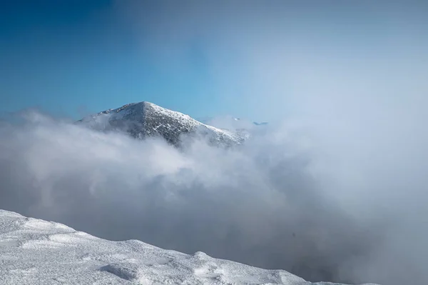 Clouds in winter mountains. Landscape photo, edit space — 스톡 사진