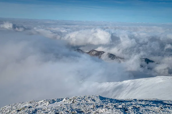 White winter Christmas landscape, clouds in mountains, edit space — 스톡 사진