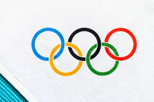 Tokyo, Japonya, Ocak. - 20. 2020: Olimpiyat daireleri, beyaz arkaplan — Stok fotoğraf
