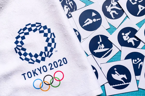 Hej, JAPAN og JANUAR. 20. 2020: Tokyo 2020 sommer olympiske spil logo og alle sports piktogram - Stock-foto