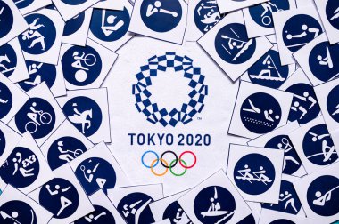 Tokyo, Japonya, Ocak. - 20. 2020: Yaz Olimpiyatları arka planı, 33 sporun ikonu Tokyo 2020 oyunu için bir logo