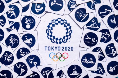 Tokyo, Japonya, Ocak. - 20. 2020: Yaz Olimpiyatları arka planı, 33 sporun ikonu Tokyo 2020 oyunu için bir logo