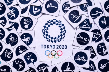 Tokyo, Japonya, Ocak. - 20. 2020: Olimpiyat oyunu Tokyo 2020 arkaplan, spor simgeleri, beyaz arkaplan