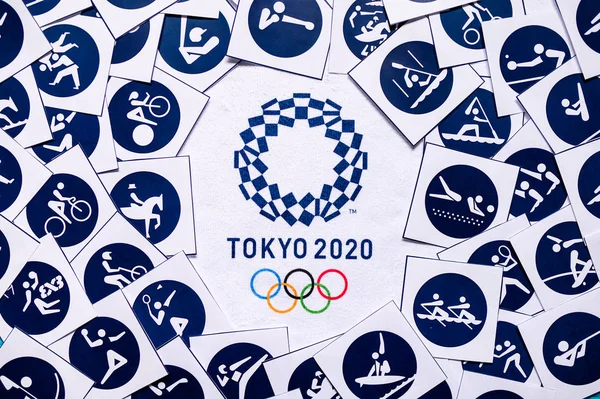 TOKIO, JAPÓN, ENERO. 20. 2020: fondo del juego olímpico de verano, icono de los 33 deportes un logotipo para el juego Tokio 2020 —  Fotos de Stock