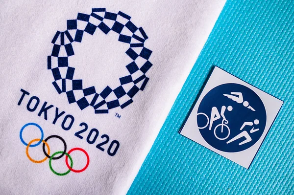 Tokio, Japani, tammikuu. 20 minuuttia. 2020: Triathlon piktogrammi kesäolympialaisiin Tokio 2020 — kuvapankkivalokuva