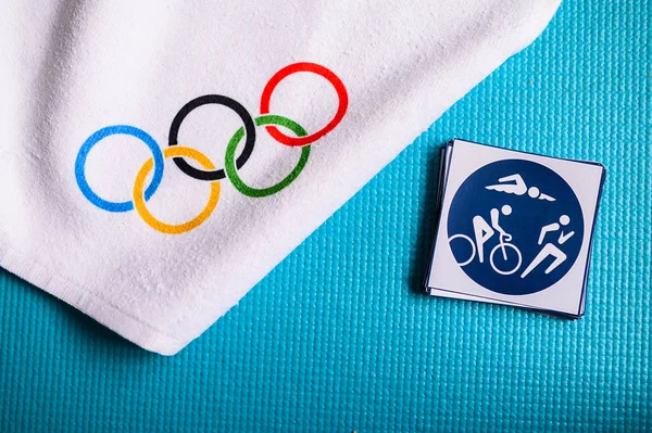 Hej, JAPAN og JANUAR. 20. 2020: Triathlon piktogram til sommer olympiske spil Tokyo 2020 - Stock-foto