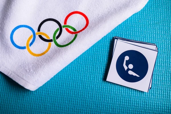 TOKYO, JAPAN, JANUARY. 20. 2020: Water Polo pictogram and olympic rings. Original wallpaper for olympic game — Stock Photo, Image