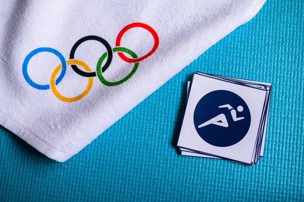Hej, JAPAN og JANUAR. 20. 2020: Atletik piktogram og olympiske ringe. Original tapet til olympiske spil - Stock-foto