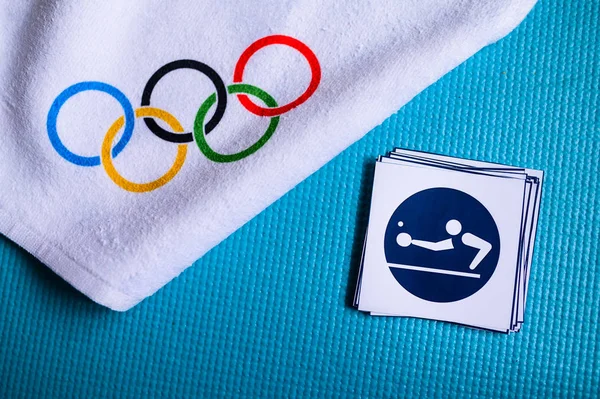 TOKYO, JAPAN, JANUARY. 20. 2020: Table Tennis pictogram and olympic rings. Original wallpaper for olympic game — Stock Photo, Image