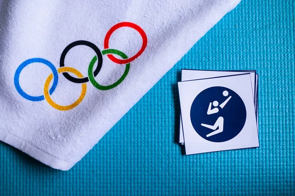 TOKYO, JAPAN, JANUARY. 20 tahun. 2020: Piktogram bola voli dan cincin olimpiade. Wallpaper asli untuk permainan olimpiade — Stok Foto