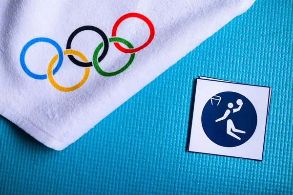 Tokió, Japán, január. 20. 2020: Kosárlabda piktogram és olimpiai gyűrűk. Eredeti tapéta olimpiai játék — Stock Fotó