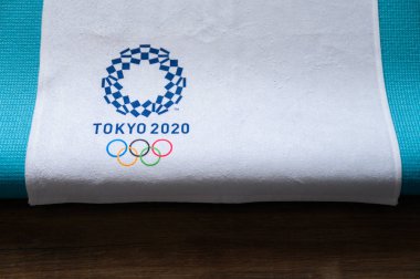 Tokyo, Japonya, Ocak. - 20. 2020: Modern çember, Japonya 'da yaz olimpiyatları logosu, Tokyo 2020, beyaz düzenleme alanı