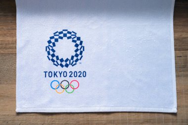 Tokyo, Japonya, Ocak. - 20. 2020: Yaz olimpiyat oyunu Tokyo 2020 logosu beyaz arkaplanda