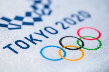 Tokyo, Japonya, Ocak. - 20. 2020: Japonya 'da yaz olimpiyatlarının resmi logosu, Tokyo 2020