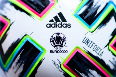 Paris, Fransa, Ocak. - 20. 2020: Yakın plan fotoğraf, Adidas Uniforia Ball, Euro 2020 resmi turnuva topu