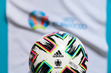 Paris, Fransa, Ocak. - 20. 2020: Uniforia topu, Euro 2020 futbol turnuvası için resmi maç topu