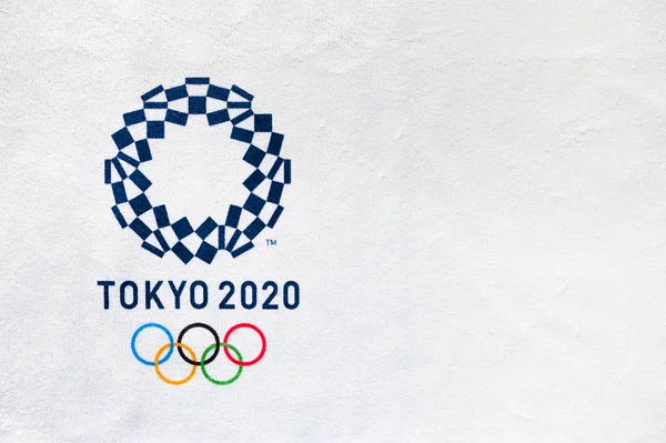 TOKYO, JAPAN, JANUARY. 20. 2020: logo-ul Tokyo 2020, jocul olimpic de vară, spațiul de editare alb — Fotografie, imagine de stoc