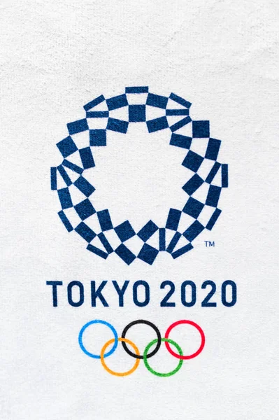 Hej, JAPAN og JANUAR. 20. 2020: Officielt olympisk logo, Sommerspil i Tokyo 2020, Hvid baggrund - Stock-foto