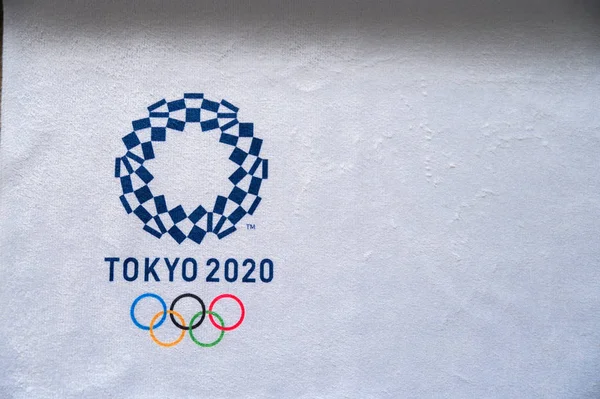 โตเกียว,ญี่ปุ่น,มกราคม 20 ค่ะ 2020: โลโก้เกมโอลิมปิกฤดูร้อนของโตเกียว 2020 พื้นที่แก้ไขสีขาว — ภาพถ่ายสต็อก