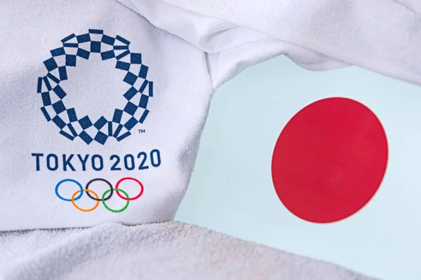 Tokyo, Japonya, Şubat. 4, 2020: Japonya Ulusal Bayrağı, Tokyo 2020 Yaz Olimpiyatları 'nın resmi logosu. Beyaz arkaplan